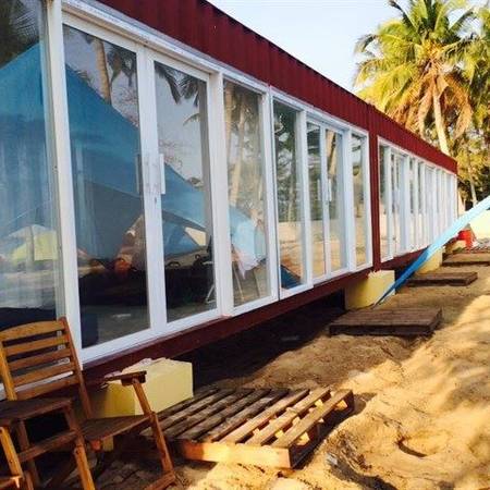 Ngoài ra, tại đây còn có phòng container cực xinh có giá 300.000 đồng/ phòng. Ảnh: FB LU Glamping - Beach Bar & Camp