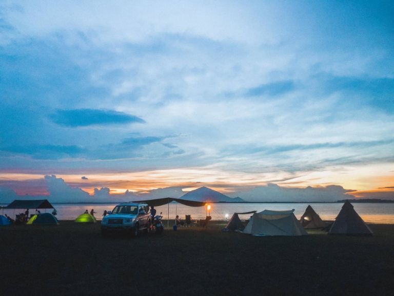 Cắm trại hồ Dầu Tiếng Bình Dương