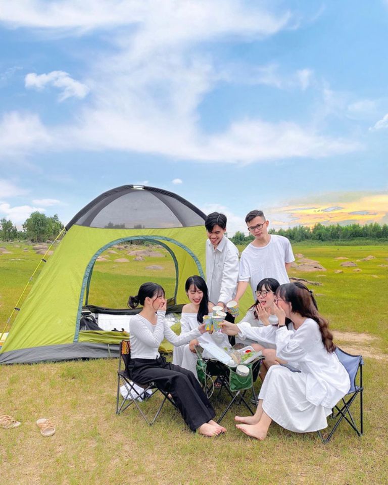 Cắm trại quanh khu vực Lễ hội Chọi trâu Đồ Sơn