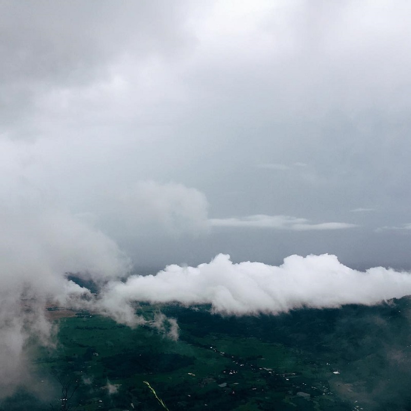 ngắm nhìn mây trôi trên đỉnh núi Cấm An Giang