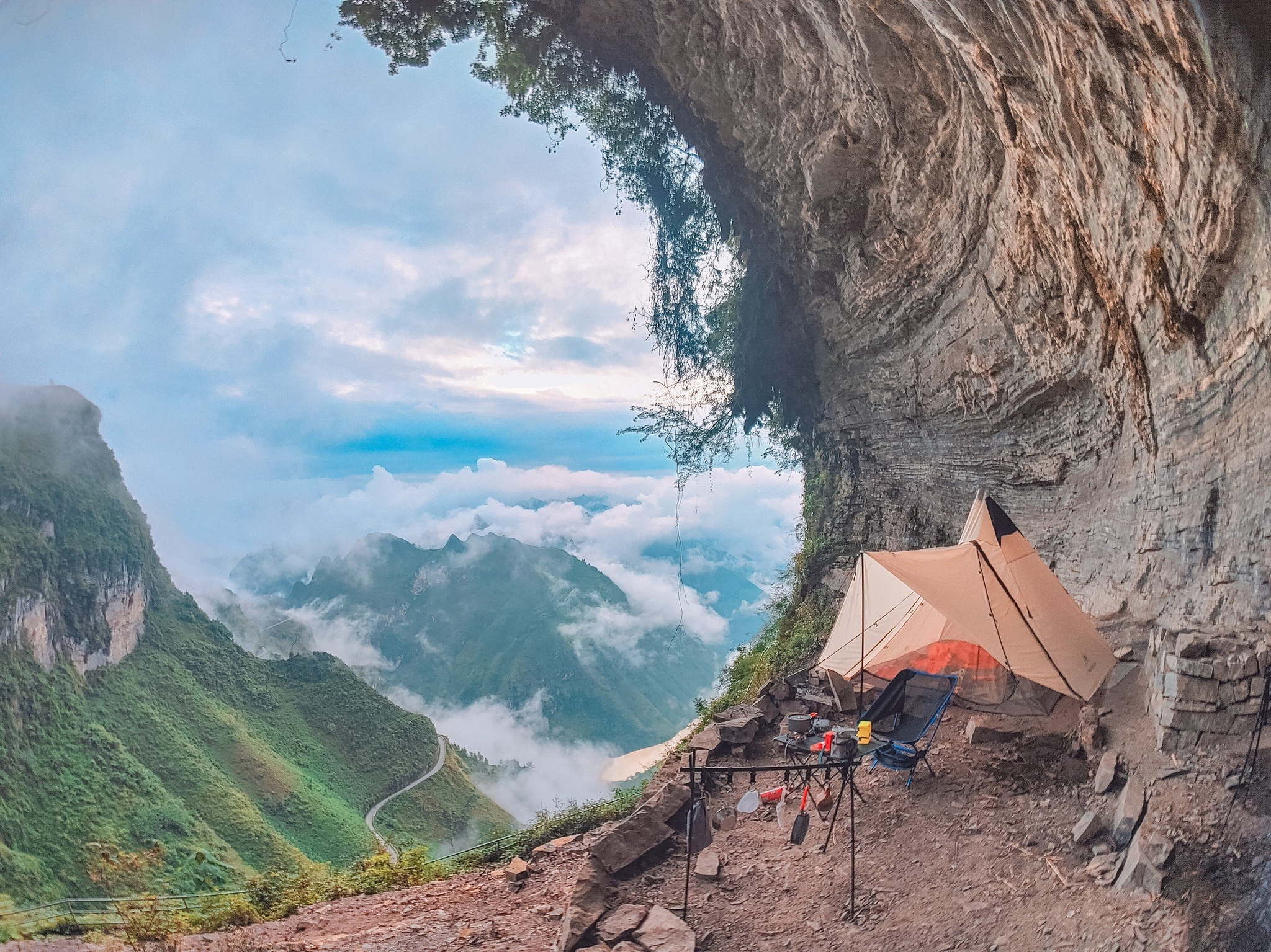Cắm trại trên vách đá 'có một không hai' ngắm sông Nho Quế, đèo Mã Pí Lèng  - ảnh 7